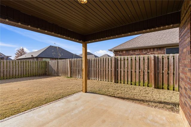 3707 Town Vu Road, Bentonville, AR 72712
