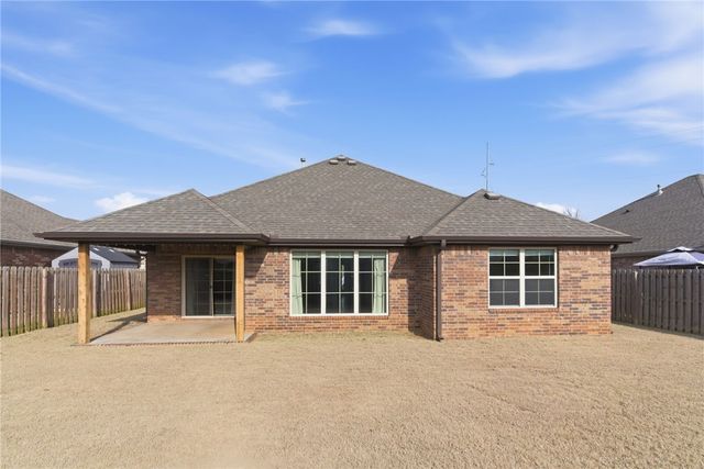 3707 Town Vu Road, Bentonville, AR 72712