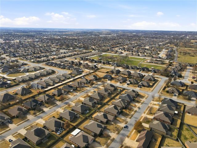 3707 Town Vu Road, Bentonville, AR 72712