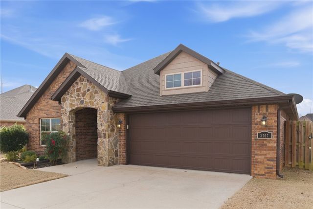 3707 Town Vu Road, Bentonville, AR 72712