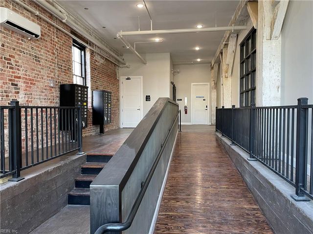 208 23rd St Apt 304, Newport News, VA 23607