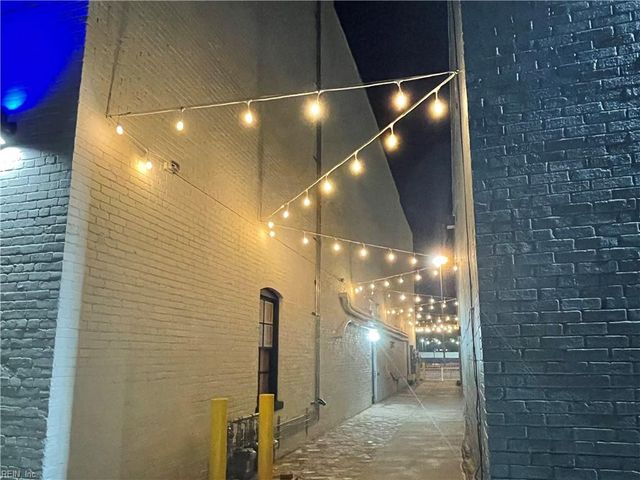 208 23rd St Apt 304, Newport News, VA 23607