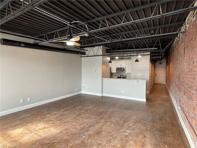 208 23rd St Apt 304, Newport News, VA 23607