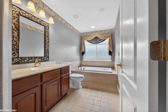 33878 Au Sable Drive, New Baltimore, MI 48047