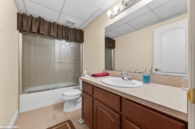 33878 Au Sable Drive, New Baltimore, MI 48047