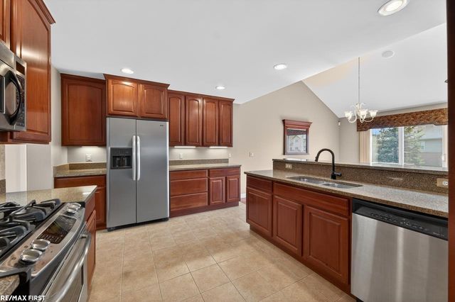 33878 Au Sable Drive, New Baltimore, MI 48047