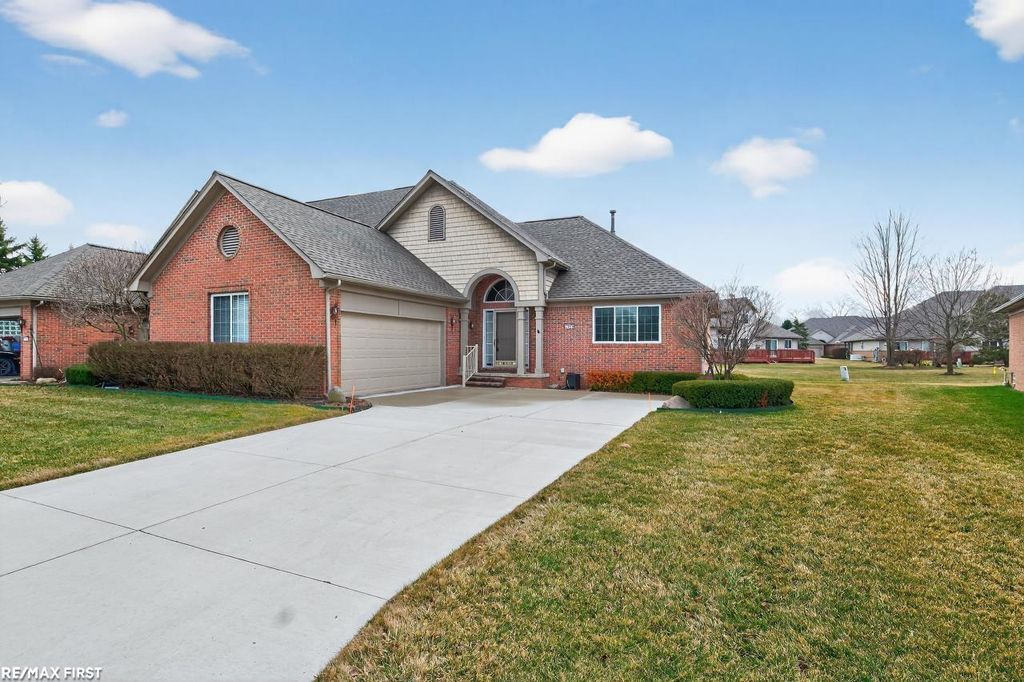 33878 Au Sable Drive, New Baltimore, MI 48047