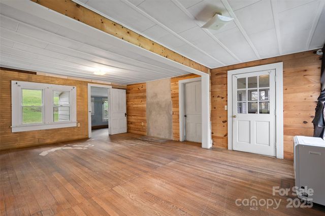 1906 Ratcliff Cove Road, Waynesville, NC 28786