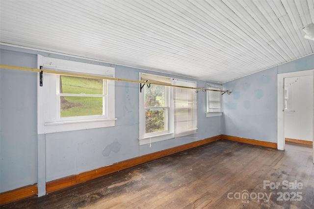 1906 Ratcliff Cove Road, Waynesville, NC 28786