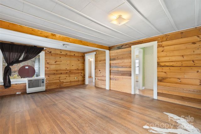 1906 Ratcliff Cove Road, Waynesville, NC 28786