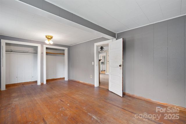 1906 Ratcliff Cove Road, Waynesville, NC 28786