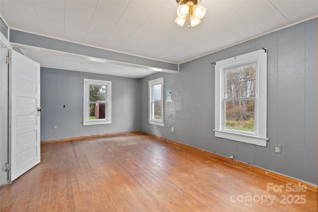 1906 Ratcliff Cove Road, Waynesville, NC 28786