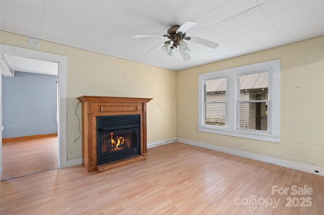 1906 Ratcliff Cove Road, Waynesville, NC 28786