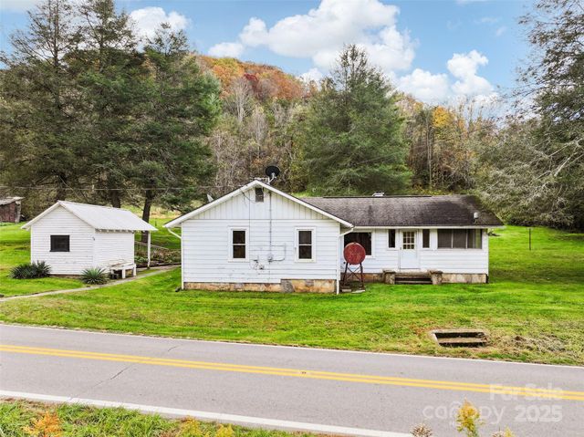 1906 Ratcliff Cove Road, Waynesville, NC 28786