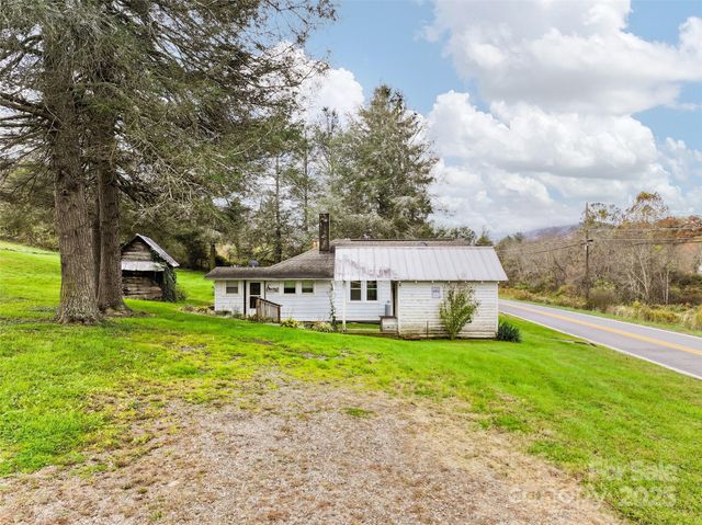 1906 Ratcliff Cove Road, Waynesville, NC 28786