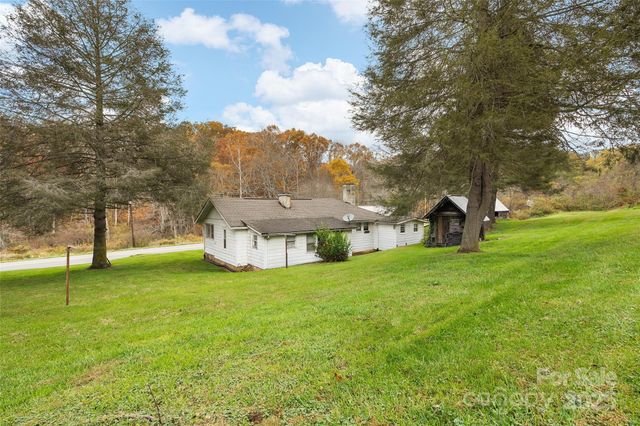 1906 Ratcliff Cove Road, Waynesville, NC 28786