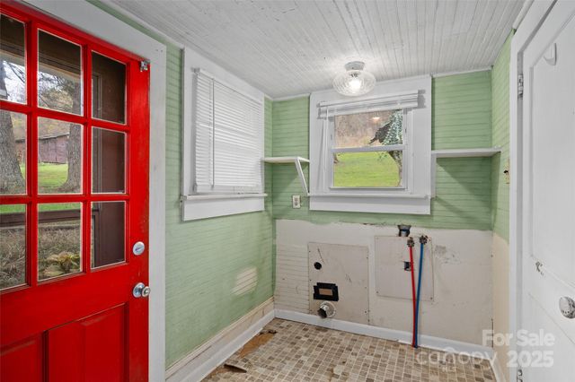 1906 Ratcliff Cove Road, Waynesville, NC 28786