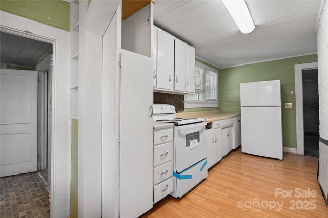 1906 Ratcliff Cove Road, Waynesville, NC 28786