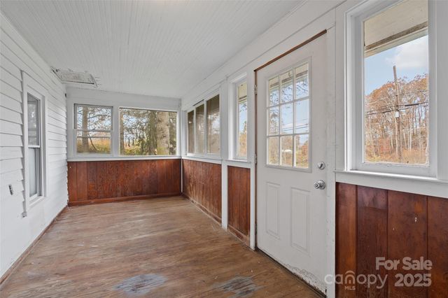 1906 Ratcliff Cove Road, Waynesville, NC 28786