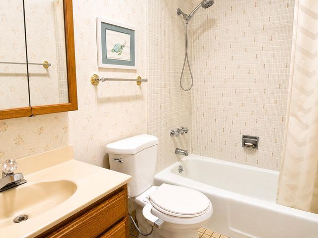 4501 S Ocean Boulevard D4, South Palm Beach, FL 33480