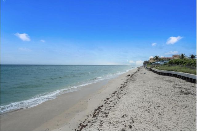 4501 S Ocean Boulevard D4, South Palm Beach, FL 33480