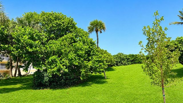 4501 S Ocean Boulevard D4, South Palm Beach, FL 33480