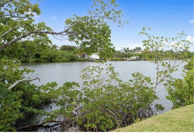 4501 S Ocean Boulevard D4, South Palm Beach, FL 33480