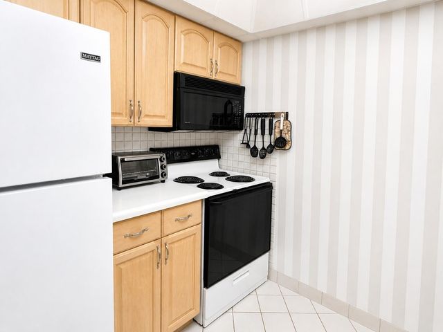 4501 S Ocean Boulevard D4, South Palm Beach, FL 33480