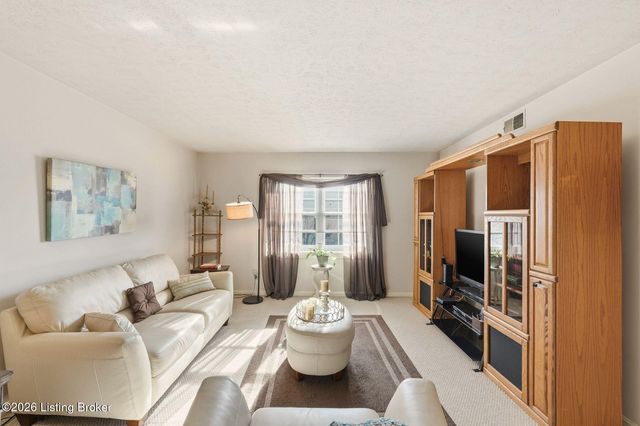 239 El Conquistador Pl, Louisville, KY 40220