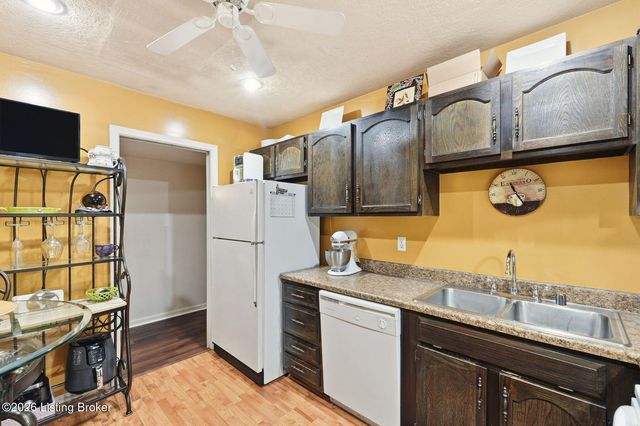 239 El Conquistador Pl, Louisville, KY 40220