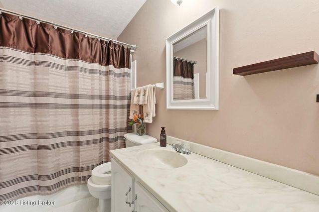 239 El Conquistador Pl, Louisville, KY 40220