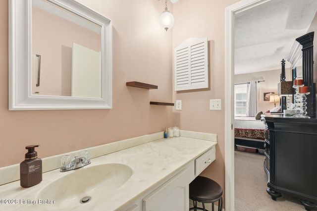 239 El Conquistador Pl, Louisville, KY 40220