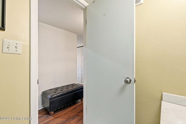 239 El Conquistador Pl, Louisville, KY 40220