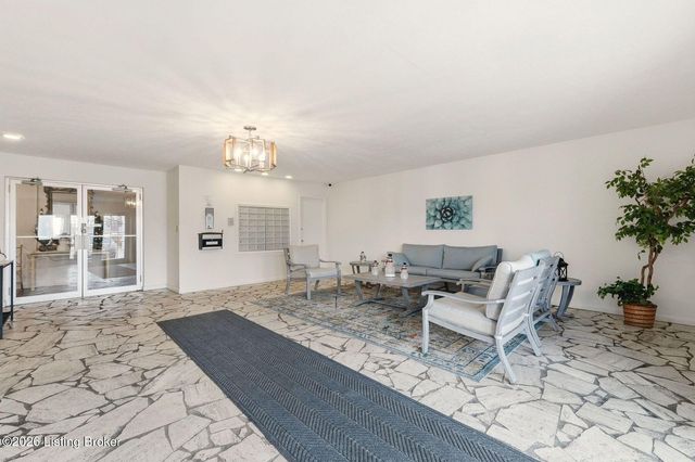 239 El Conquistador Pl, Louisville, KY 40220