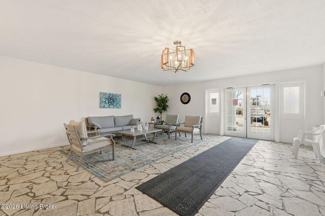 239 El Conquistador Pl, Louisville, KY 40220