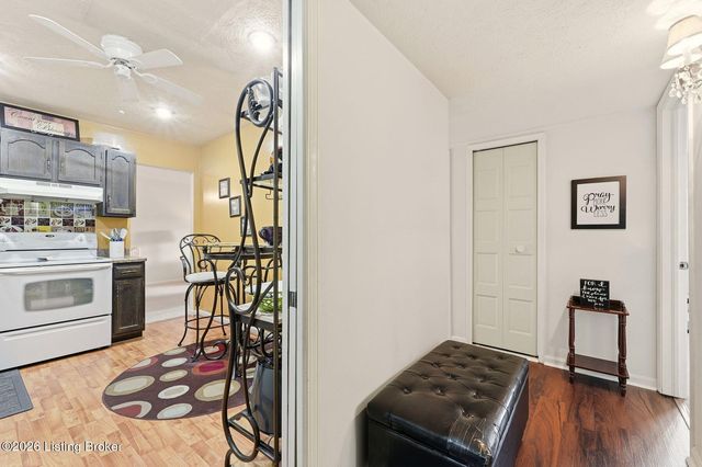 239 El Conquistador Pl, Louisville, KY 40220