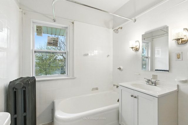 10130 S Lowe Avenue, Chicago, IL 60628