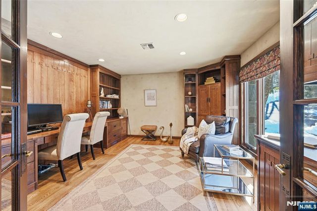 307 Freemans Lane, Franklin Lakes, NJ 07417