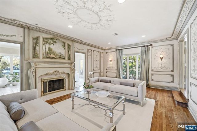 307 Freemans Lane, Franklin Lakes, NJ 07417