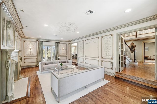 307 Freemans Lane, Franklin Lakes, NJ 07417