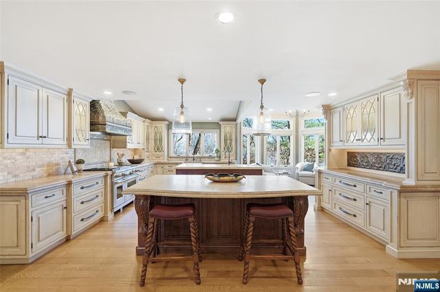 307 Freemans Lane, Franklin Lakes, NJ 07417