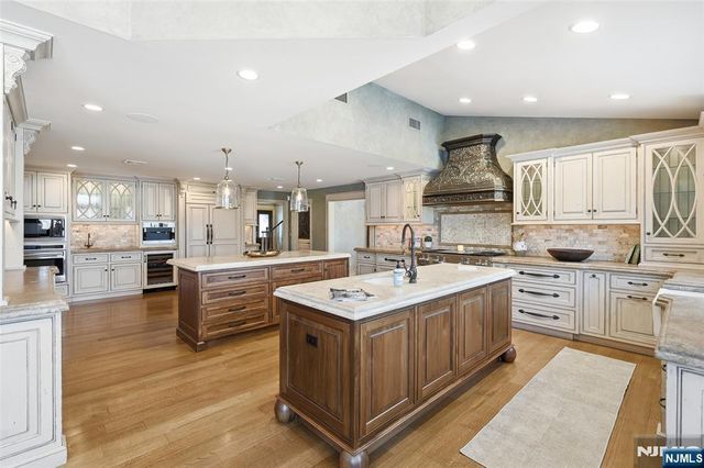 307 Freemans Lane, Franklin Lakes, NJ 07417