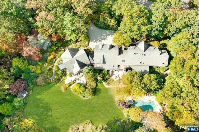 307 Freemans Lane, Franklin Lakes, NJ 07417