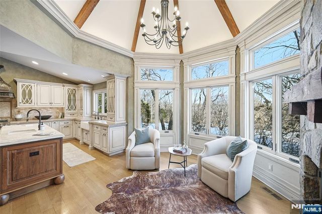 307 Freemans Lane, Franklin Lakes, NJ 07417