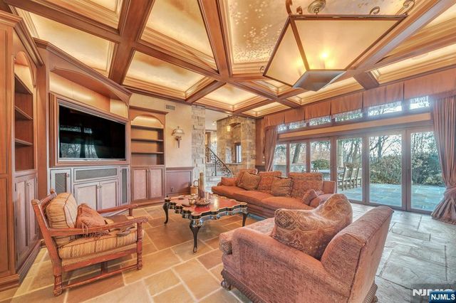 307 Freemans Lane, Franklin Lakes, NJ 07417