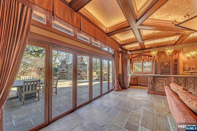 307 Freemans Lane, Franklin Lakes, NJ 07417