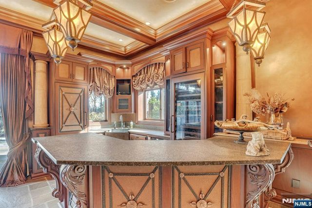 307 Freemans Lane, Franklin Lakes, NJ 07417