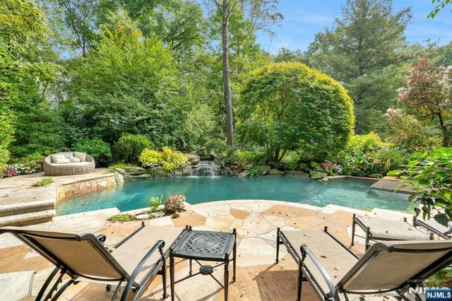 307 Freemans Lane, Franklin Lakes, NJ 07417