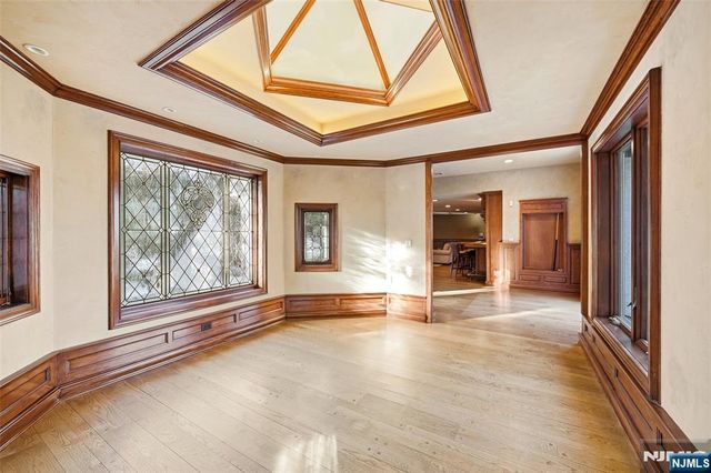 307 Freemans Lane, Franklin Lakes, NJ 07417