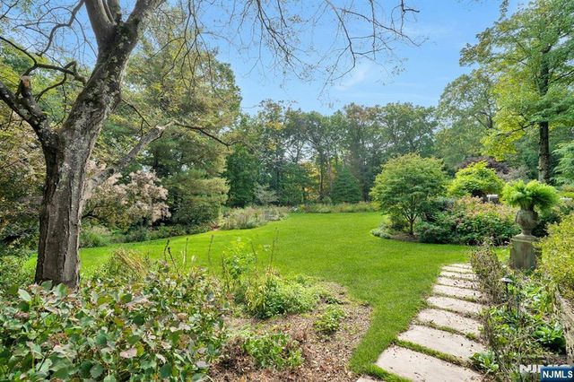 307 Freemans Lane, Franklin Lakes, NJ 07417